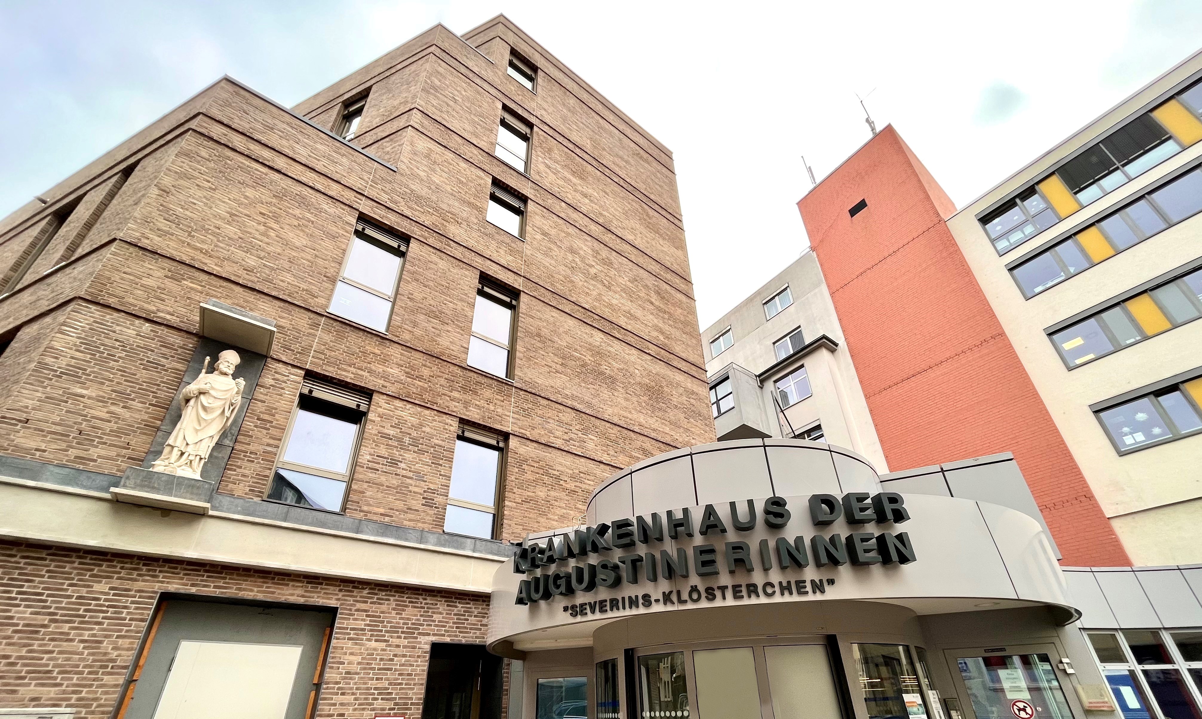 Eingang des Krankenhauses