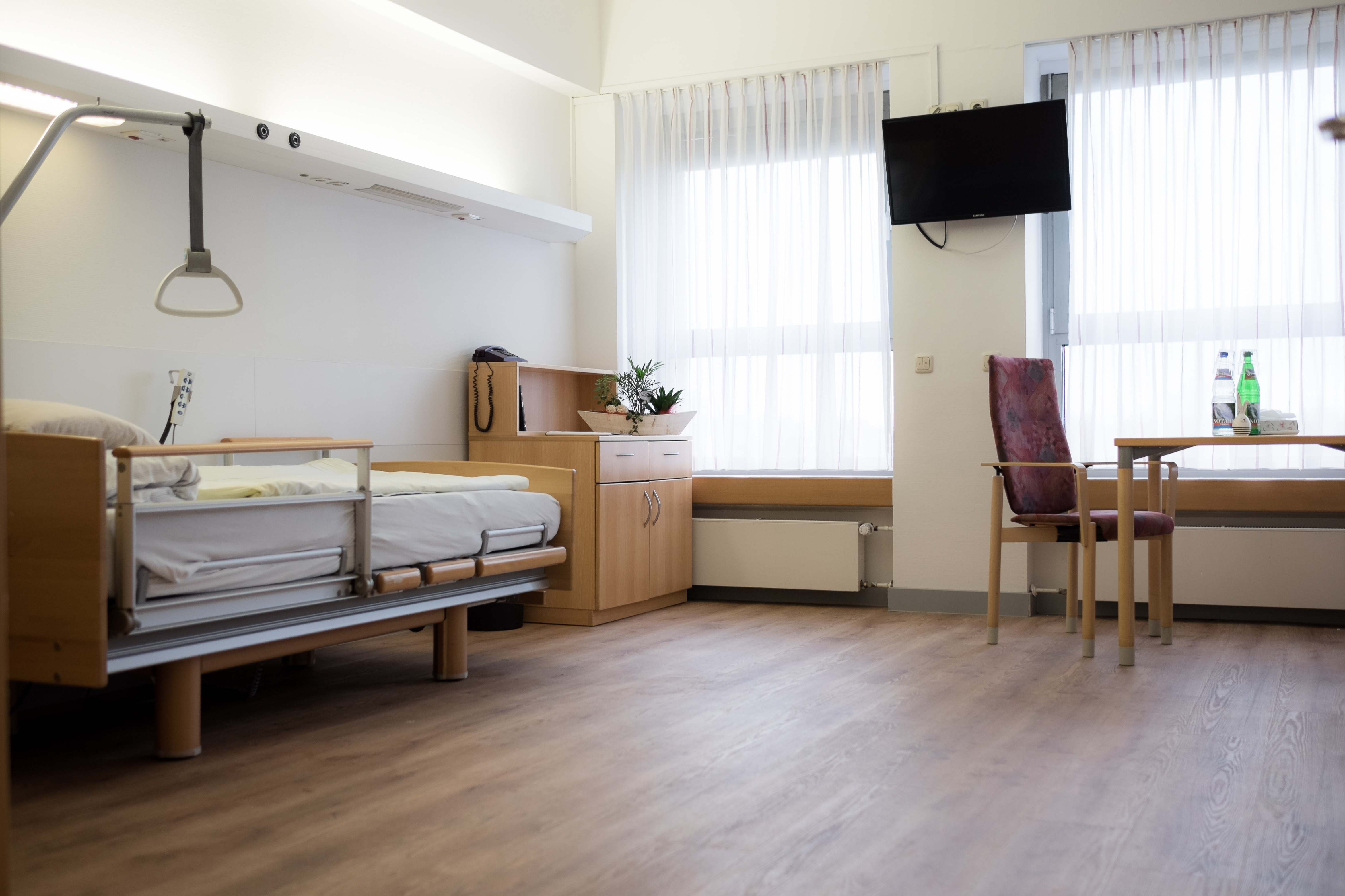 Ein Zimmer der der Kurzzeitpflege im St. Agatha Krankenhaus Köln-Niehl